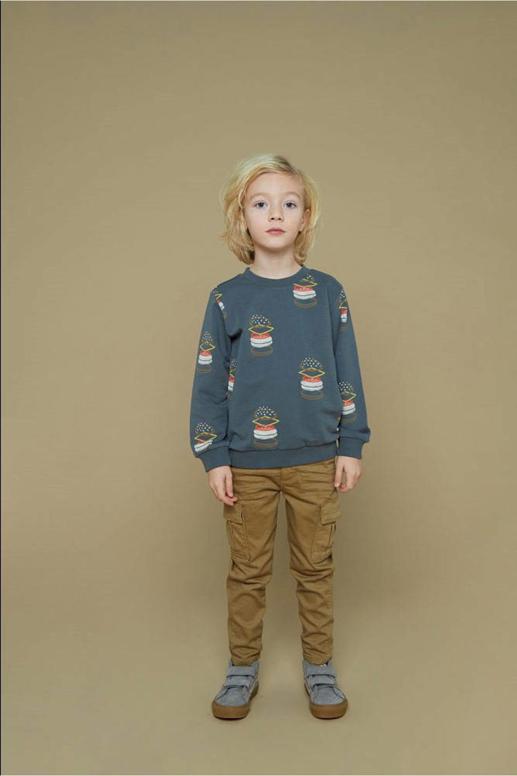 Grijs, wit en gele jongens Sturdy sweater van stretchkatoen met lange mouwen, ronde hals en geribde boorden