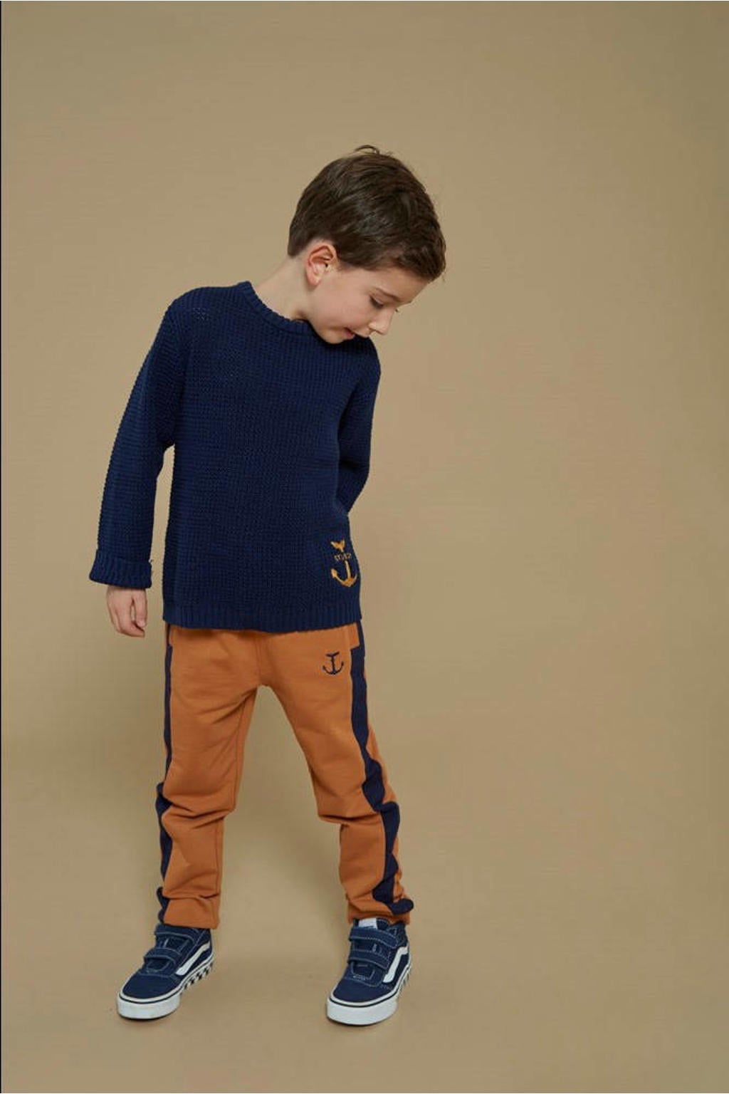 Bruine jongens Sturdy regular casual broek van stretchkatoen met elastische tailleband met koord en effen