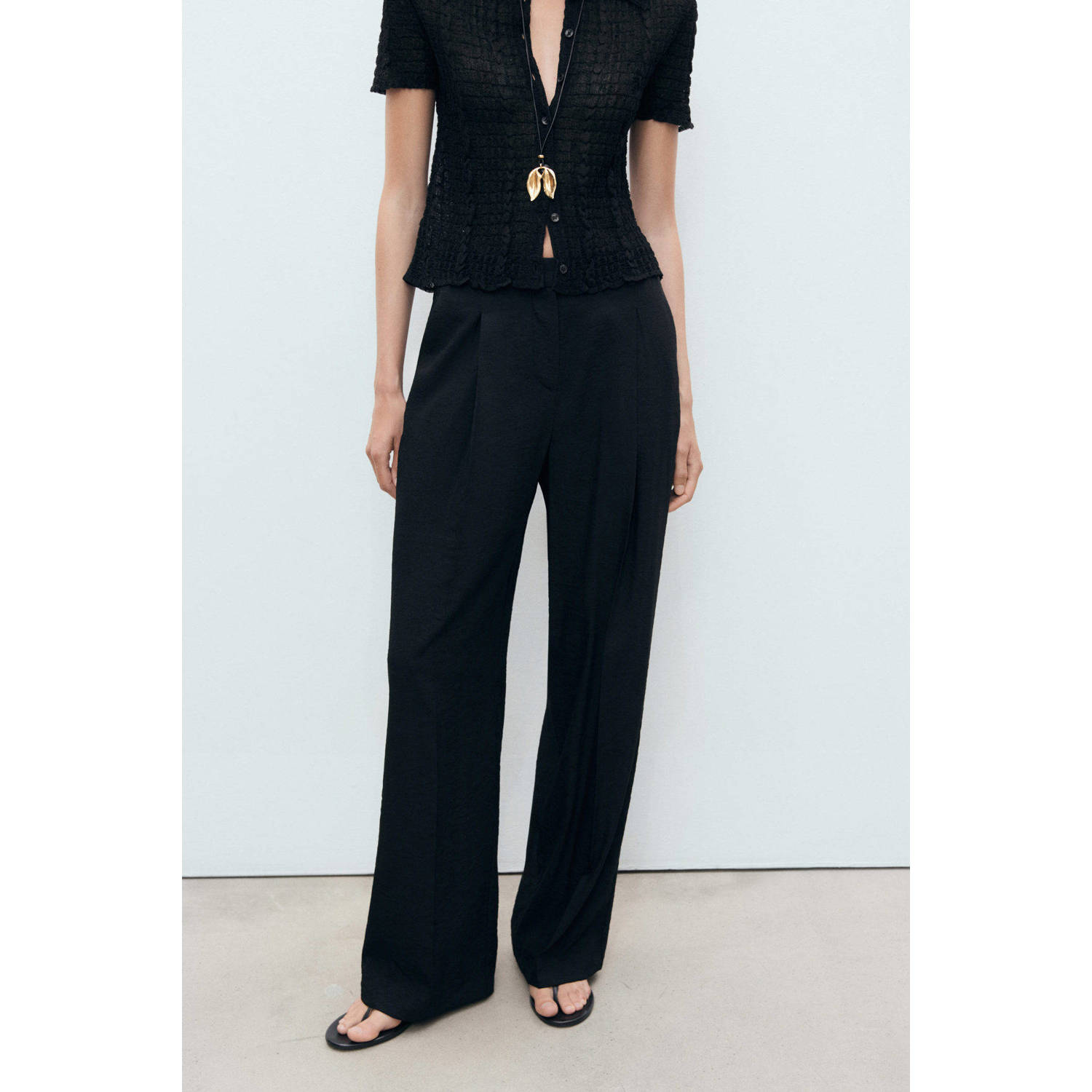 Mango wide leg regular waist pantalon zwart
