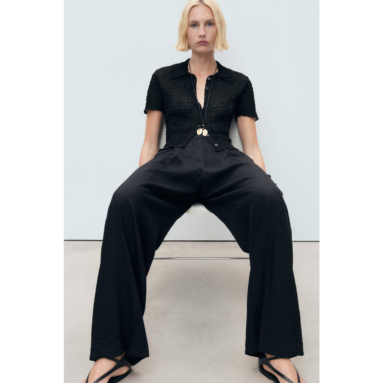Mango wide leg regular waist pantalon zwart
