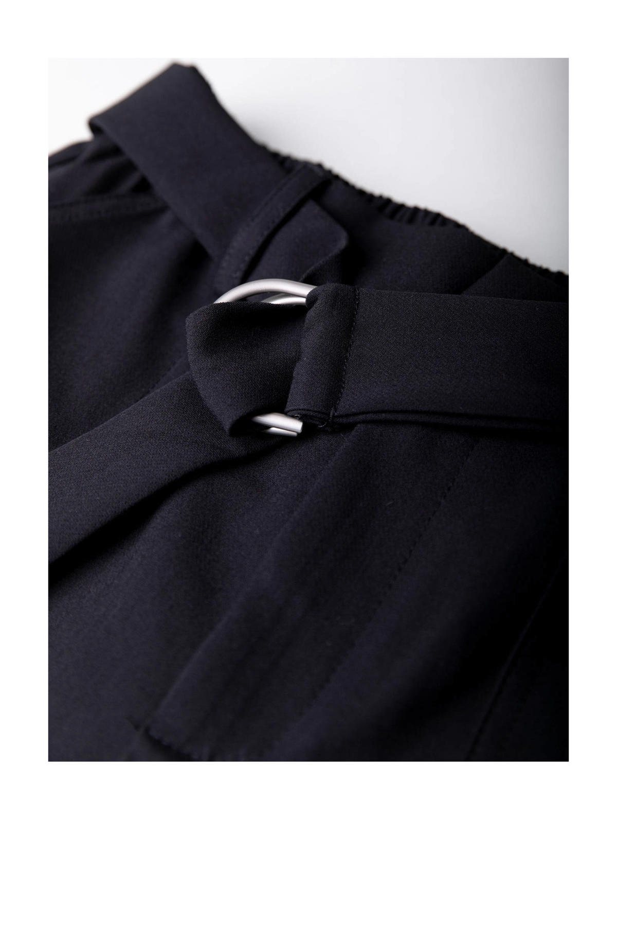 Colourful Rebel suede straight high waist casual short zwart