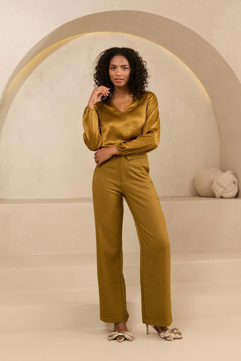 Camelkleurige dames Lofty Manner wide leg regular waist broek met rits, haak- en knoopsluiting en effen