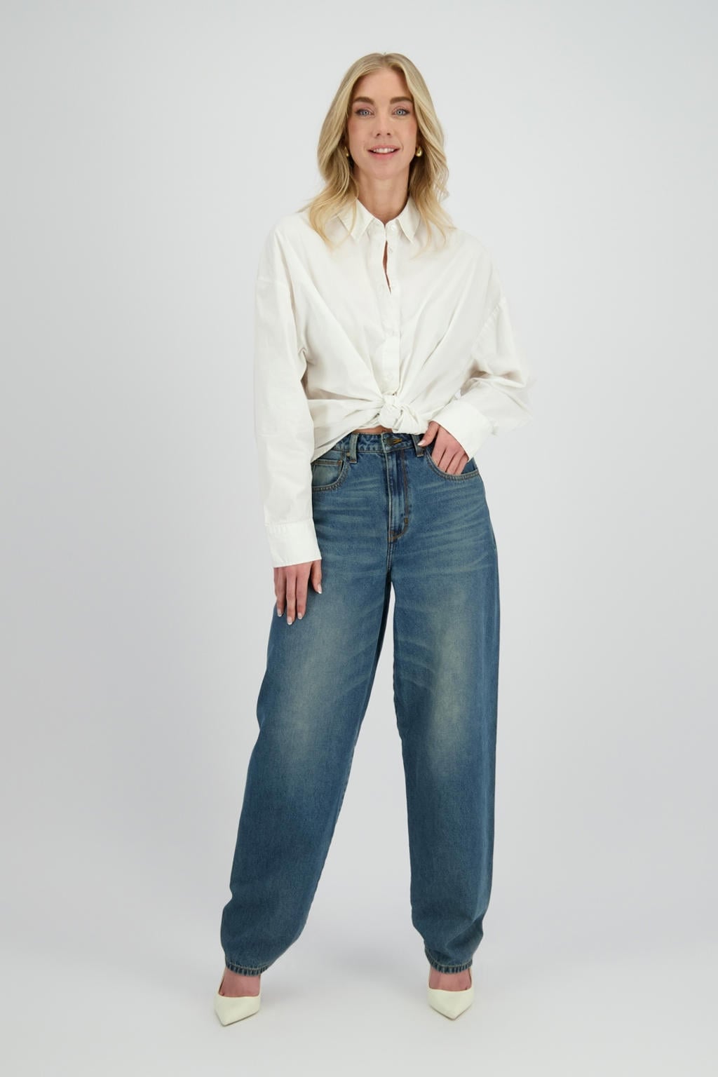 Medium blue denim dames Raizzed high waist barrel jeans van denim met rits- en knoopsluiting en effen