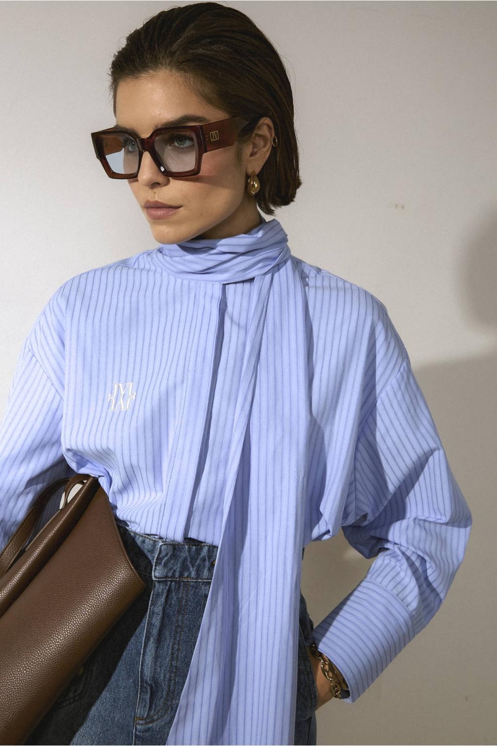 Blauw en witte dames JOSH V oversized blouse van polyester met krijtstreepprint, lange mouwen, strikkraag en striksluiting