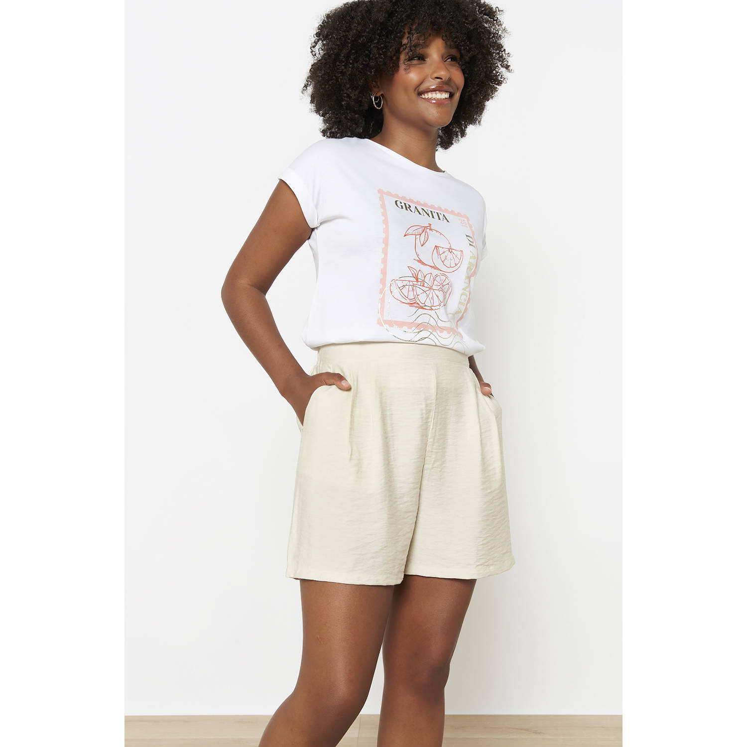 LOLALIZA wide leg high waist casual short ecru