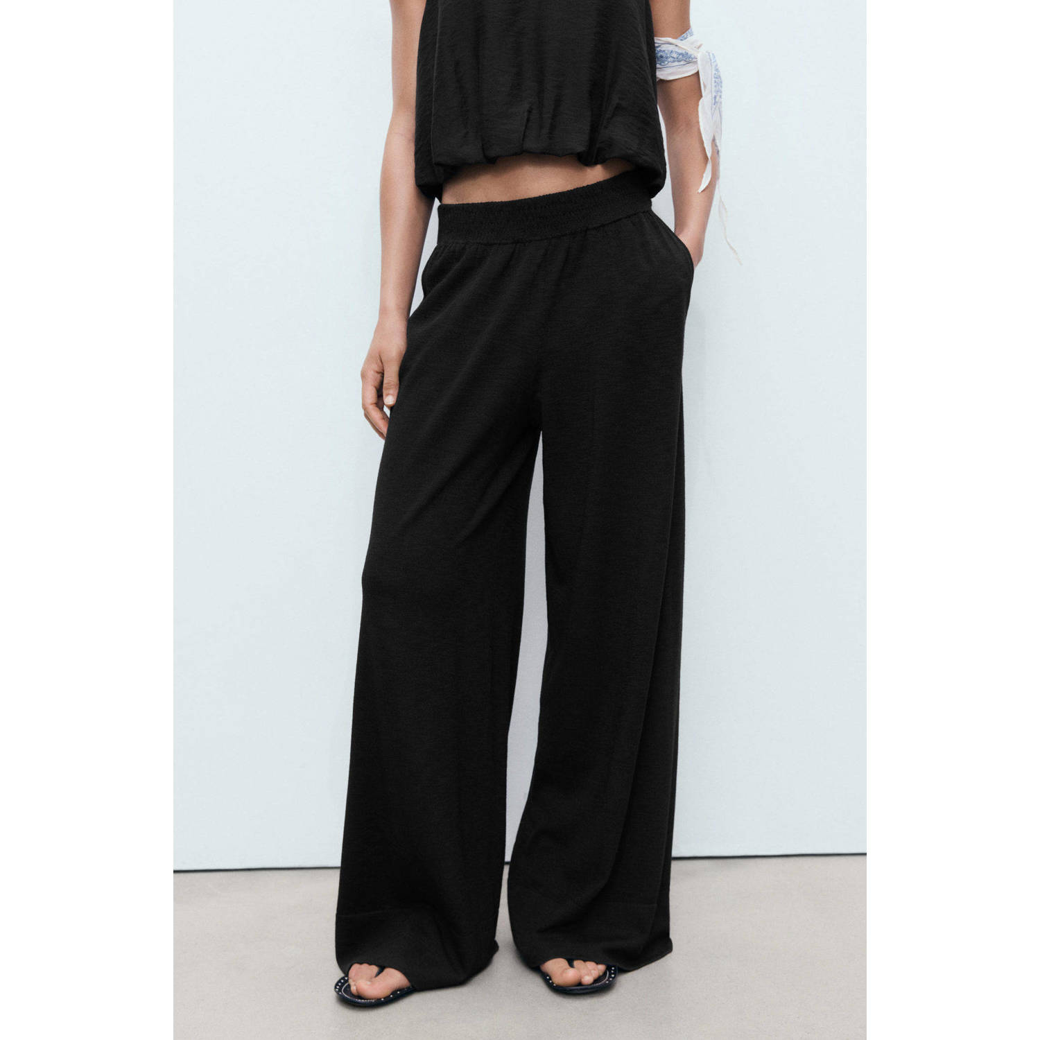 Mango wide leg regular waist broek zwart fijn gebreid