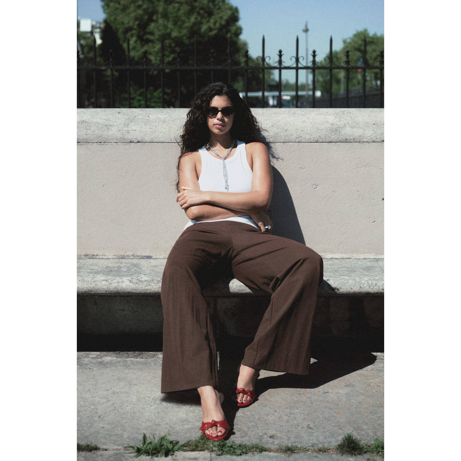 Mango wide leg regular waist broek donkerbruin