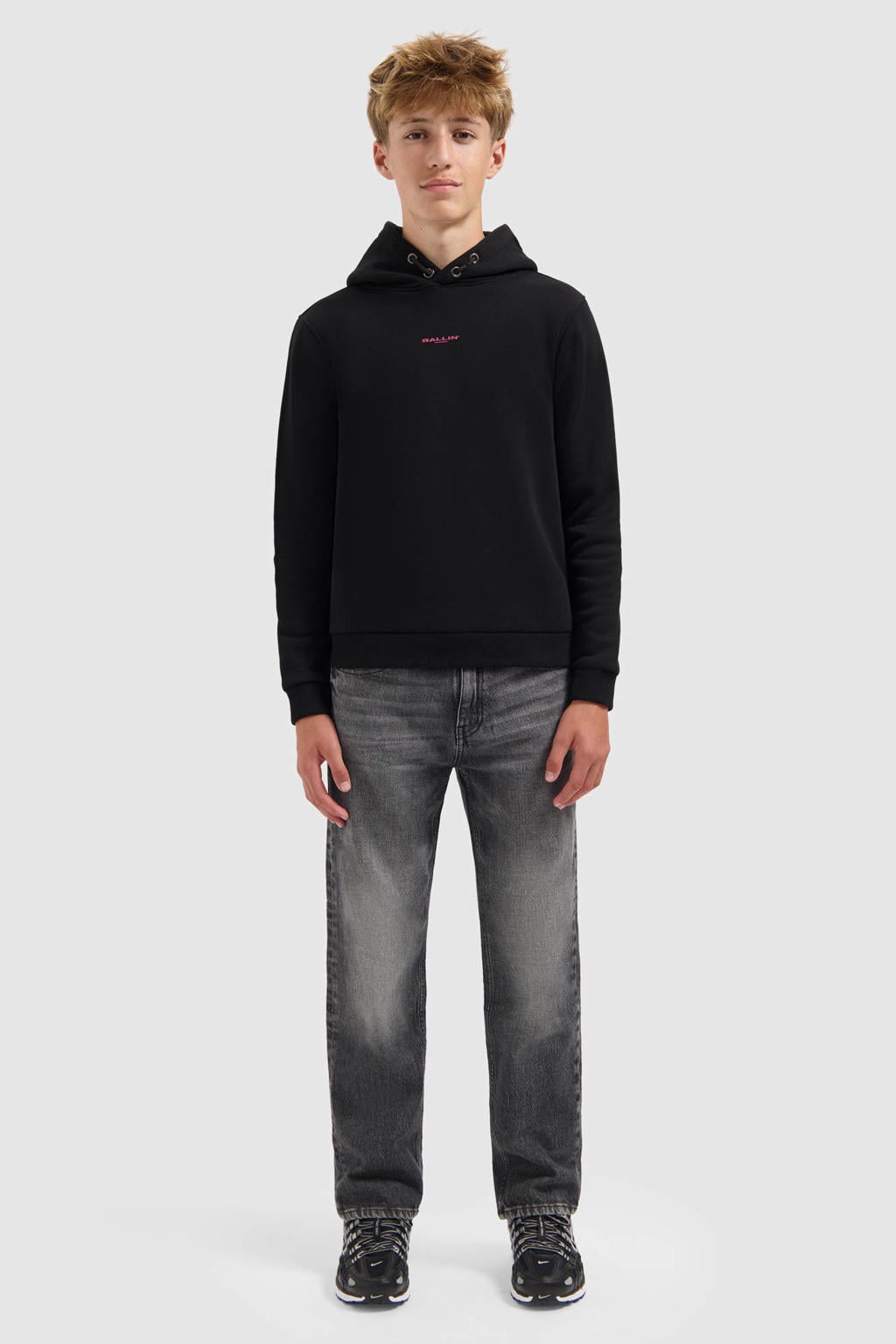 Zwart en roze jongens Ballin hoodie van sweat materiaal met backprint, lange mouwen en capuchon