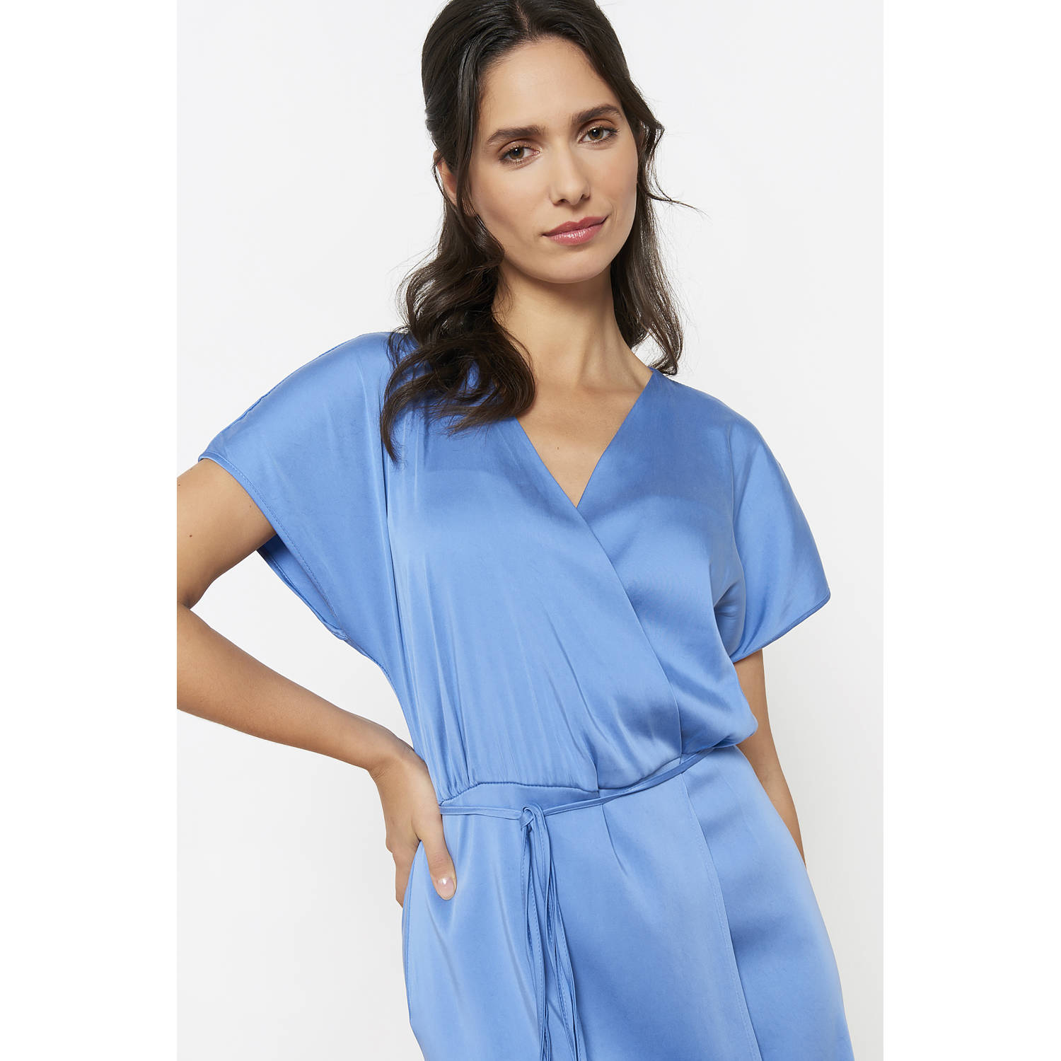 LOLALIZA satijnen wikkel- overslagjurk blauw