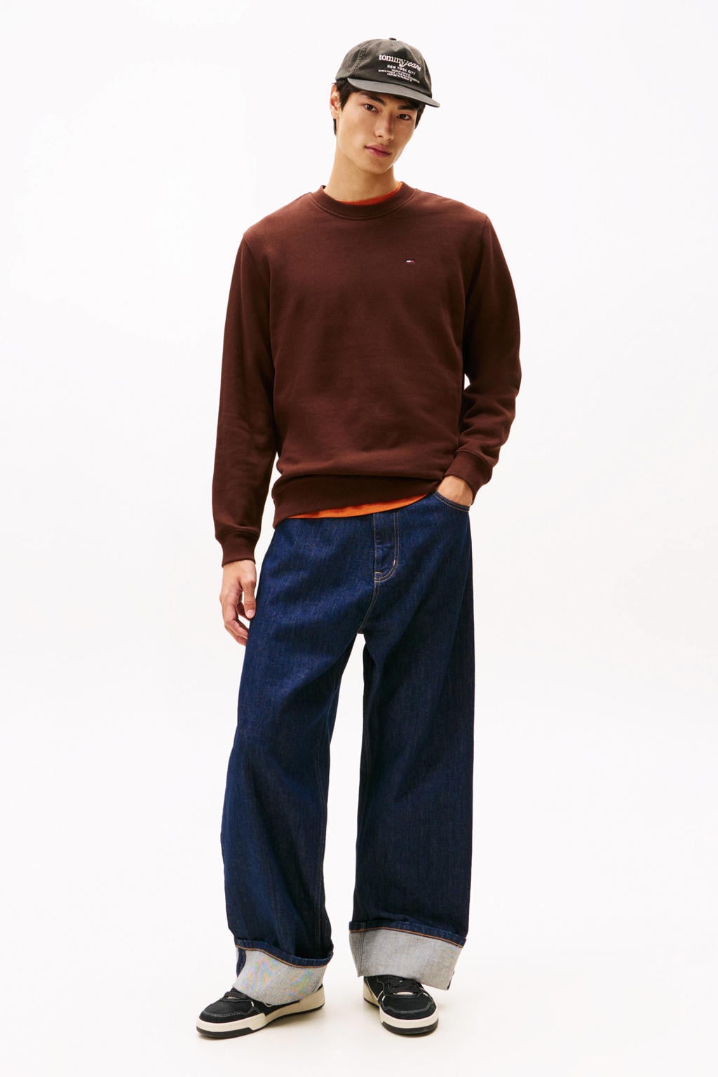 Tommy Jeans sweater bruin