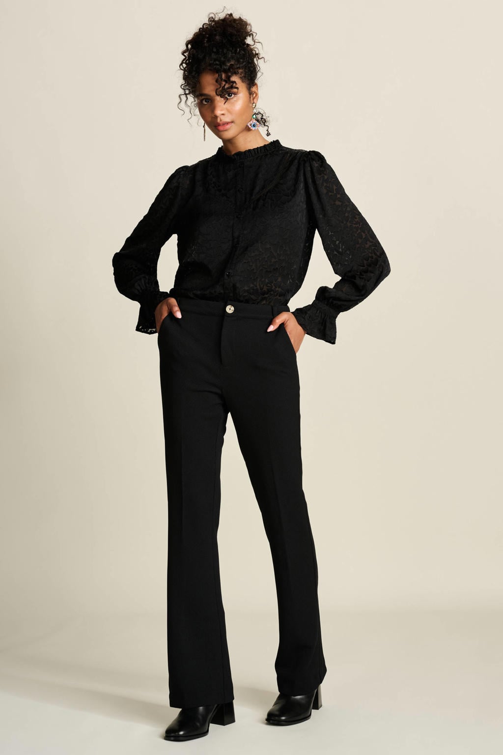 Zwarte dames POM Amsterdam flared regular waist pantalon van polyester met rits- en knoopsluiting en effen