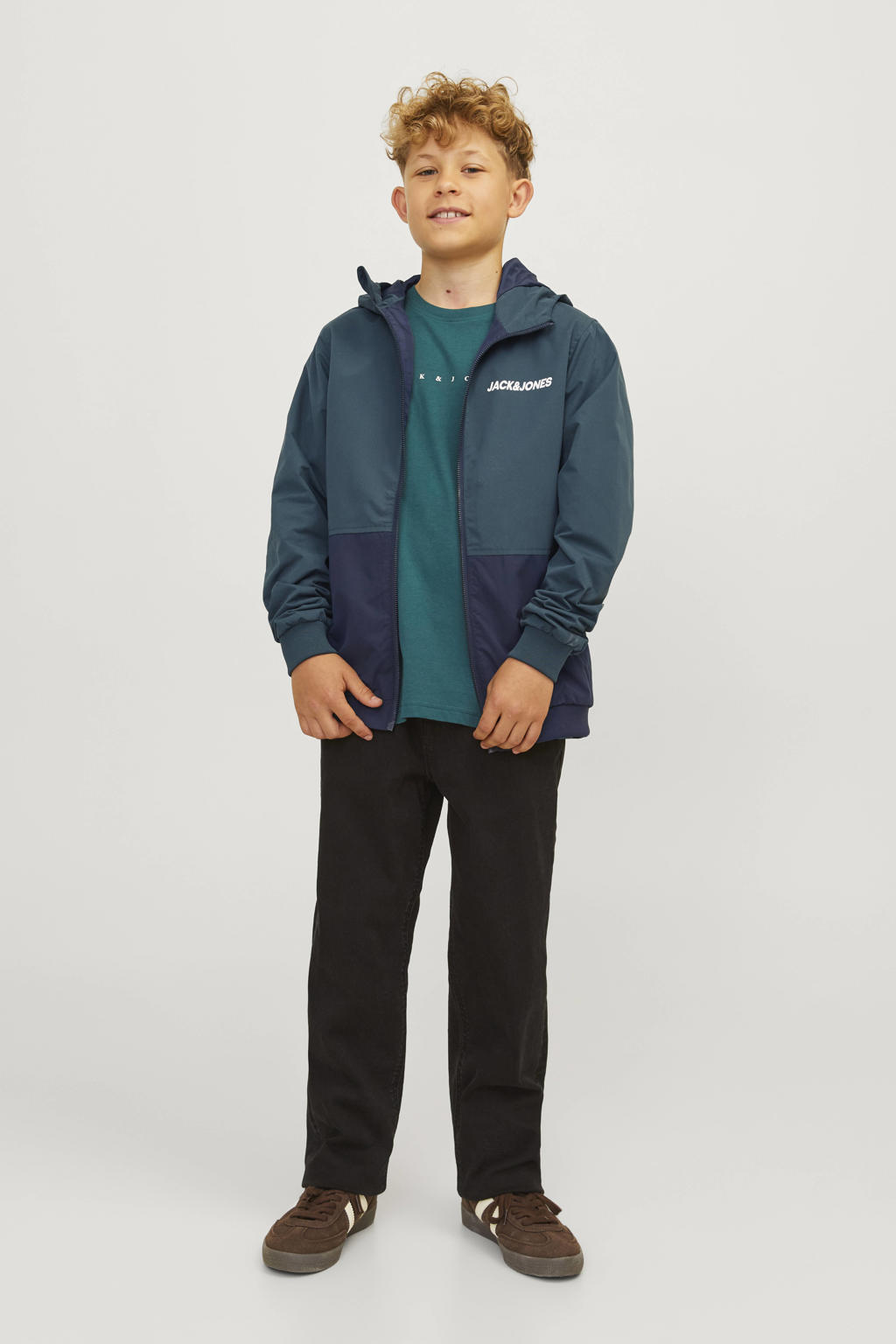 Donkergroen en blauwe jongens JACK & JONES JUNIOR zomerjas van polyester met meerkleurige print, lange mouwen, capuchon, ritssluiting en elastische boord