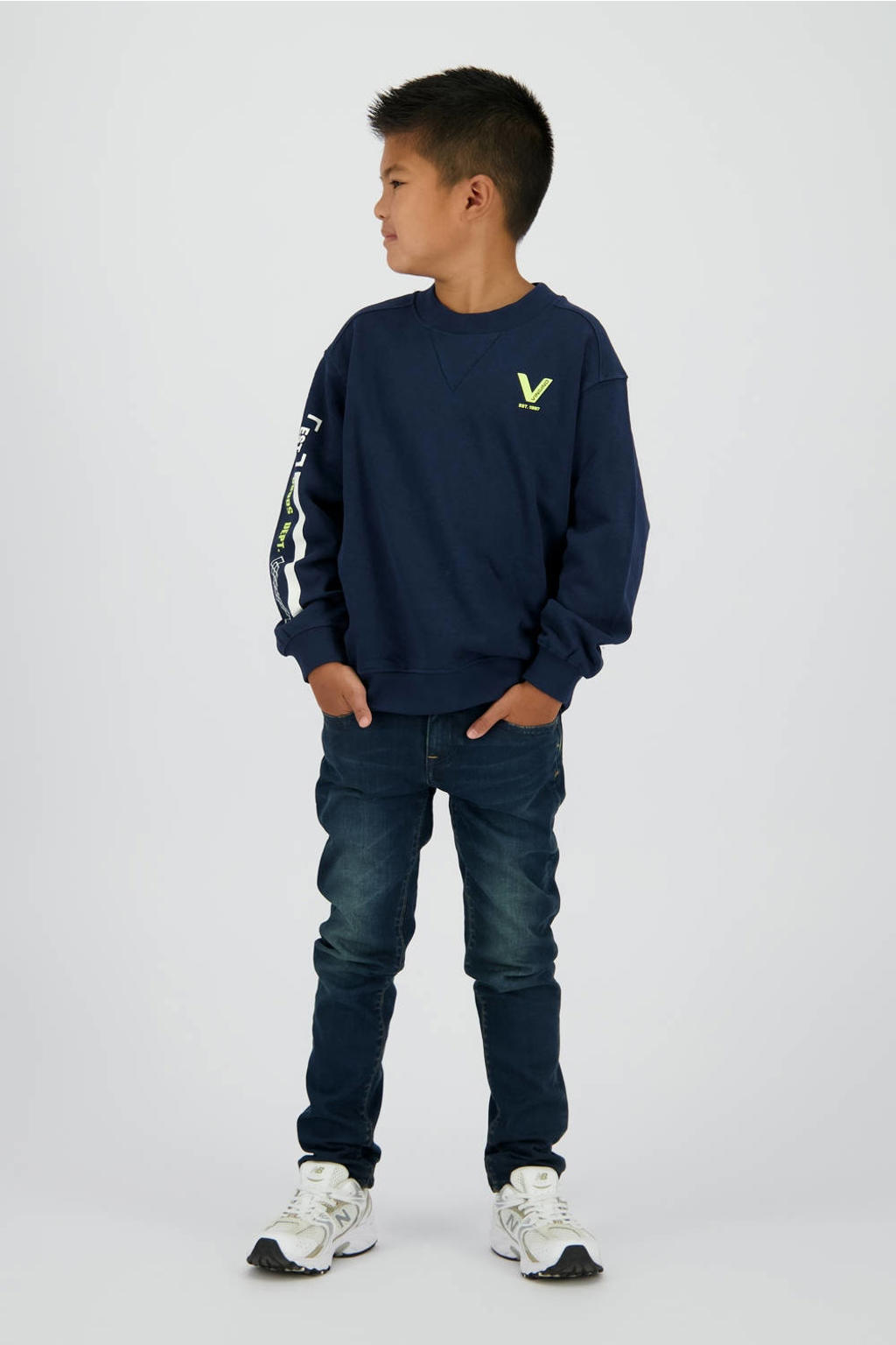 Donkerblauwe jongens Vingino sweater van katoen met printopdruk, lange mouwen, ronde hals en geribde boorden