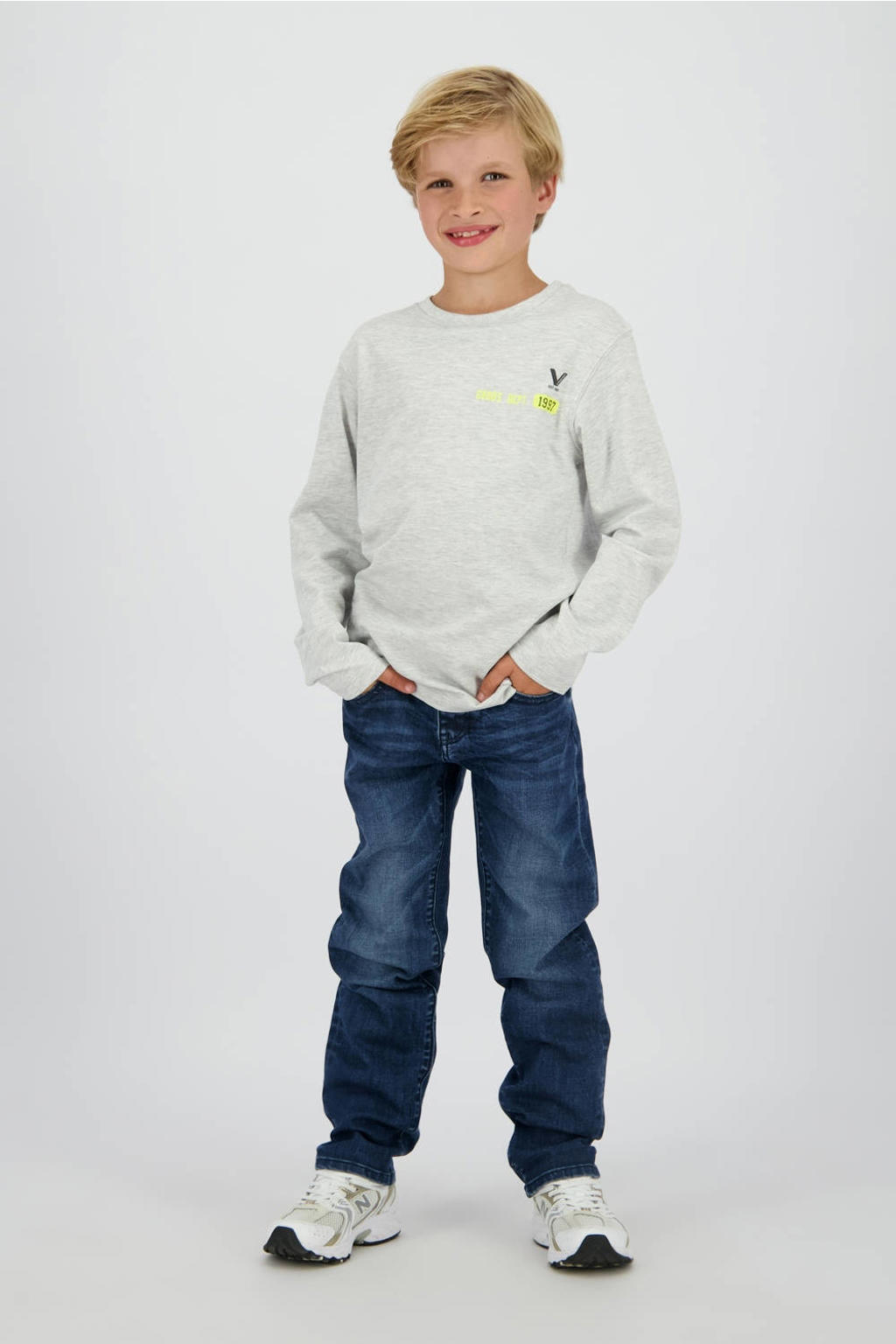 Medium blue denim jongens Vingino straight leg jeans van katoen met rits- en knoopsluiting en effen