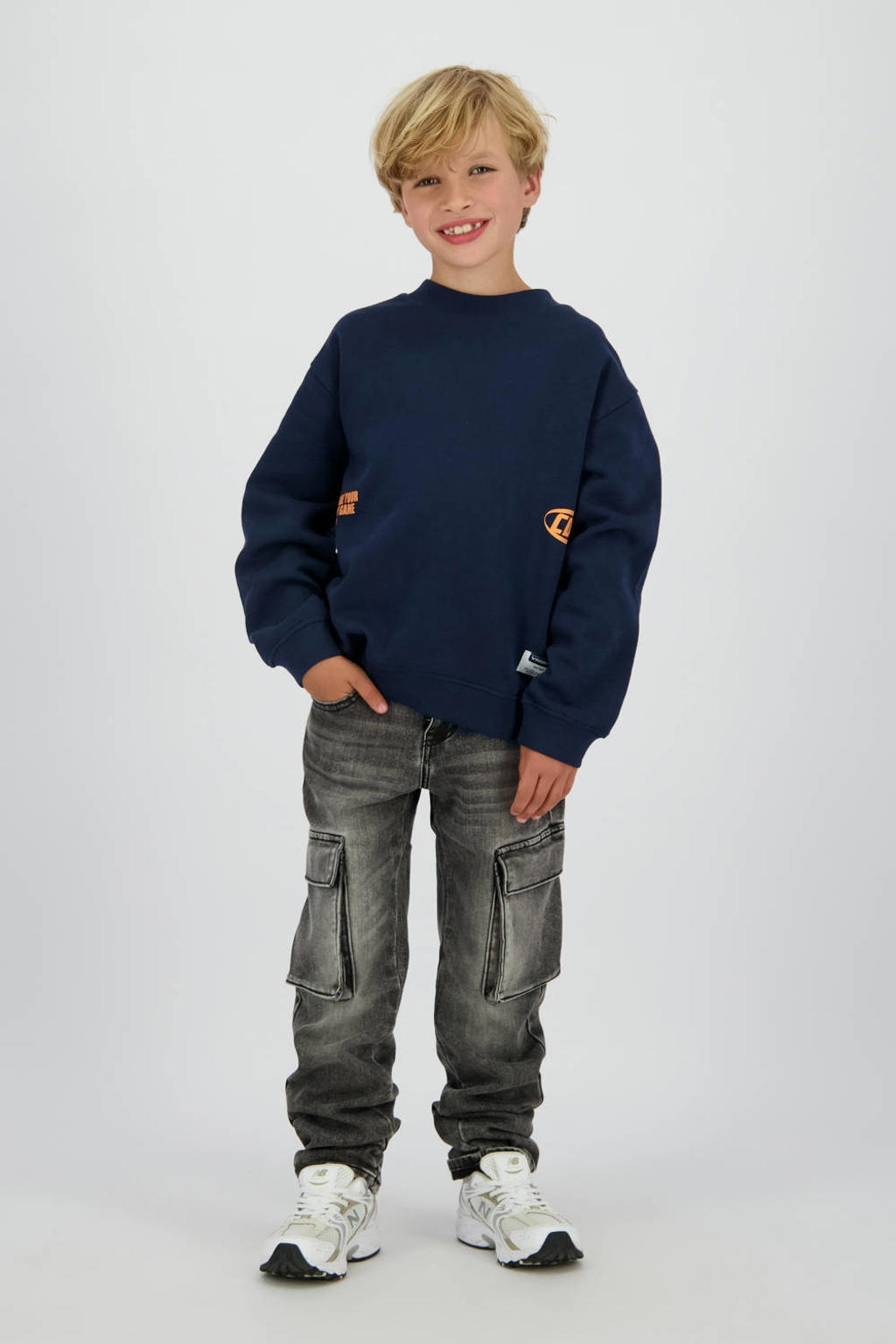 Donkerblauwe jongens Vingino sweater van katoen met backprint, lange mouwen, ronde hals en geribde boorden