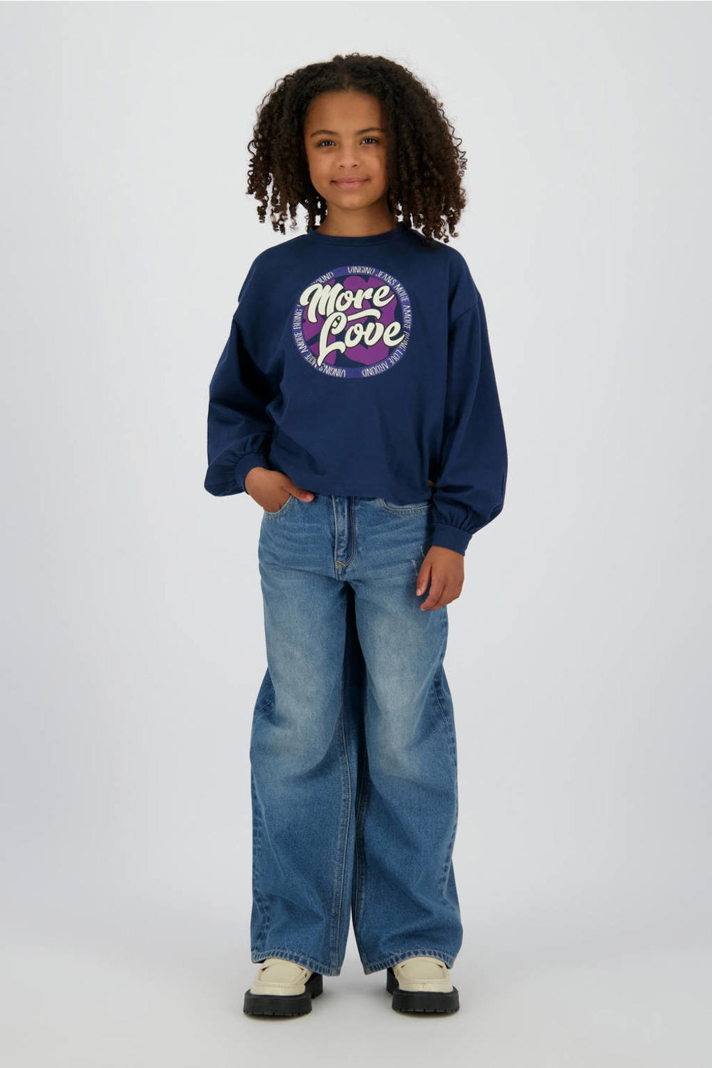 Medium blue denim meisjes Vingino wide leg baggy jeans van denim met rits- en knoopsluiting en effen