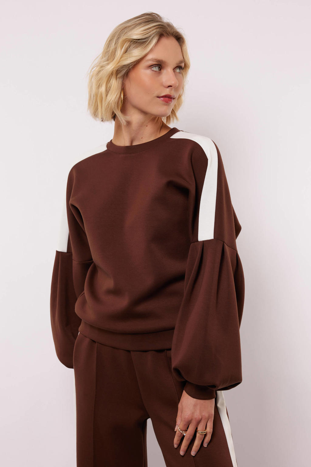 Bruin en witte dames FLURESK sweater van polyester met effen, lange mouwen, ronde hals en contrast bies