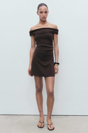 off shoulder jurk donkerbruin