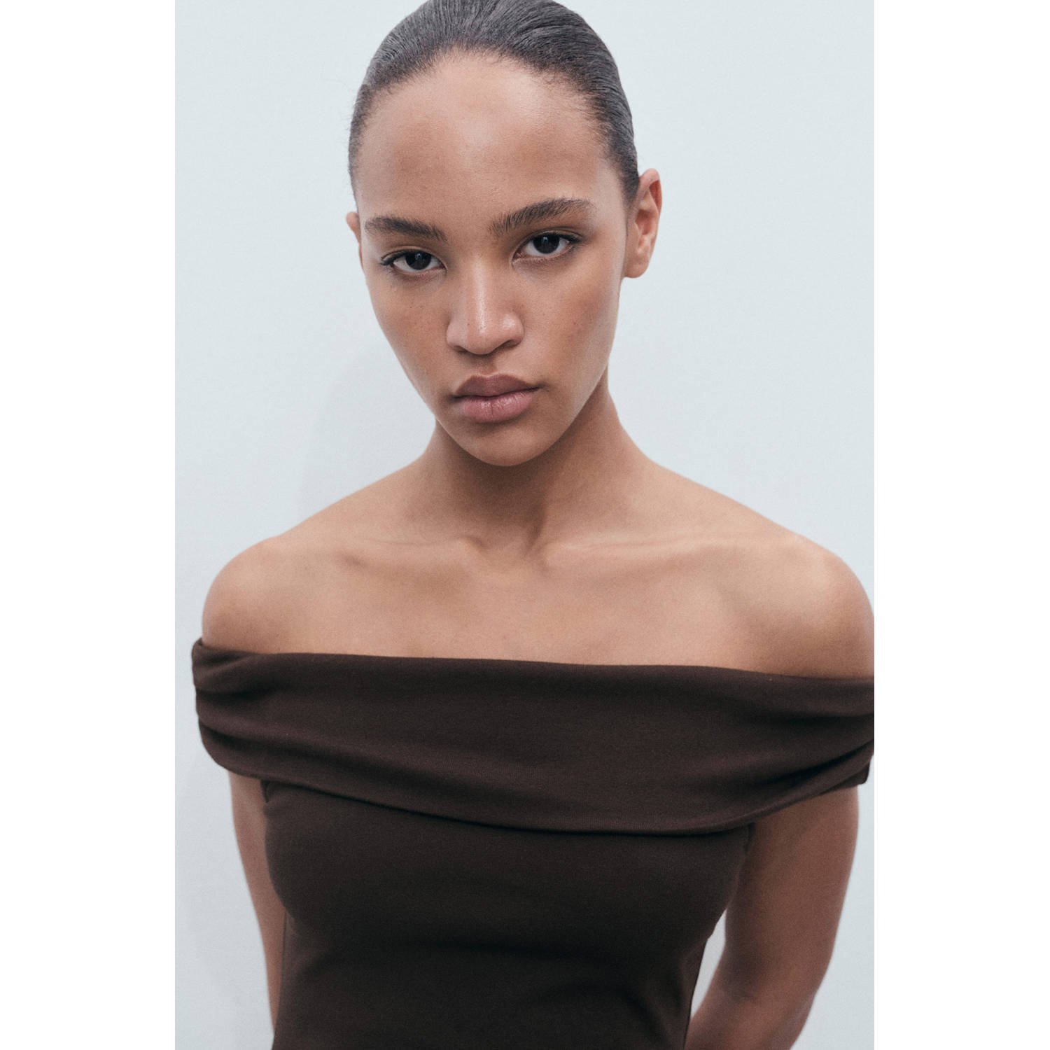 Mango off shoulder jurk donkerbruin