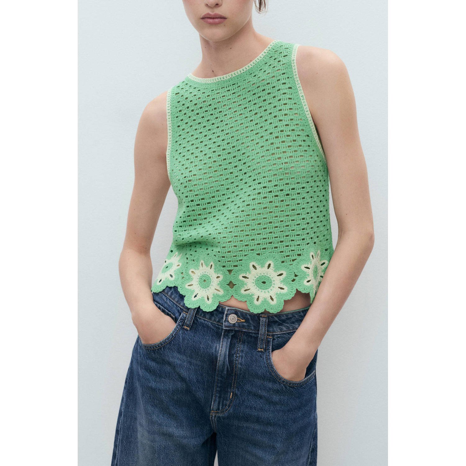 Mango mouwloze top groen crochet