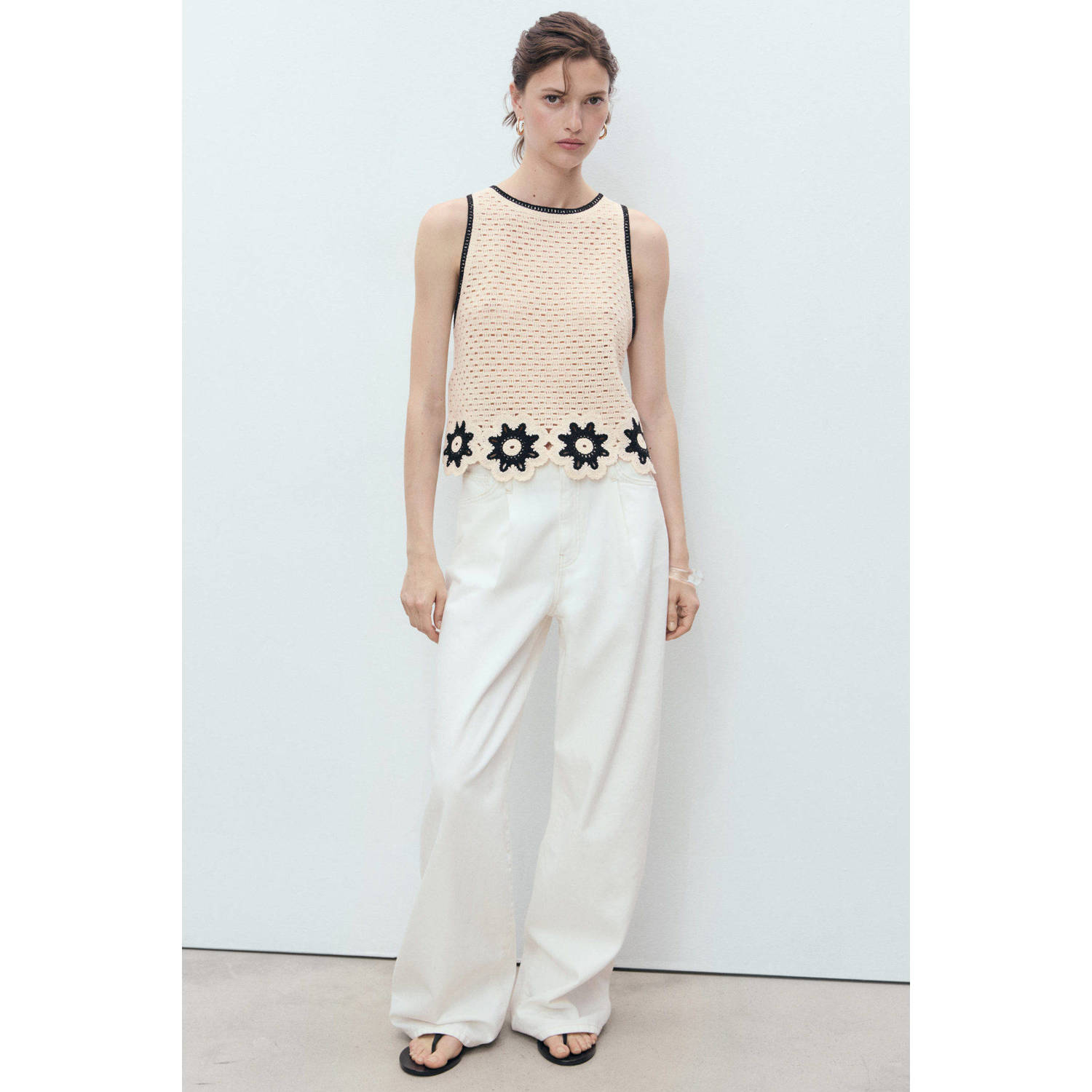Mango mouwloze top ecru crochet