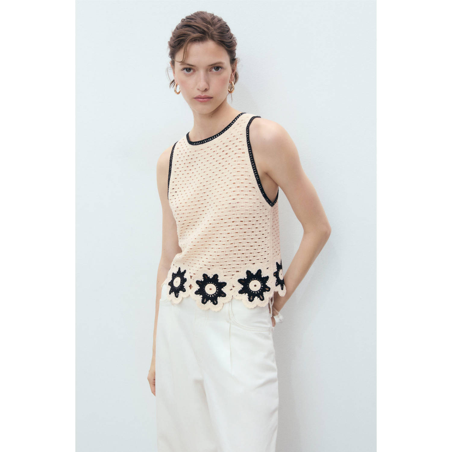 Mango mouwloze top ecru crochet