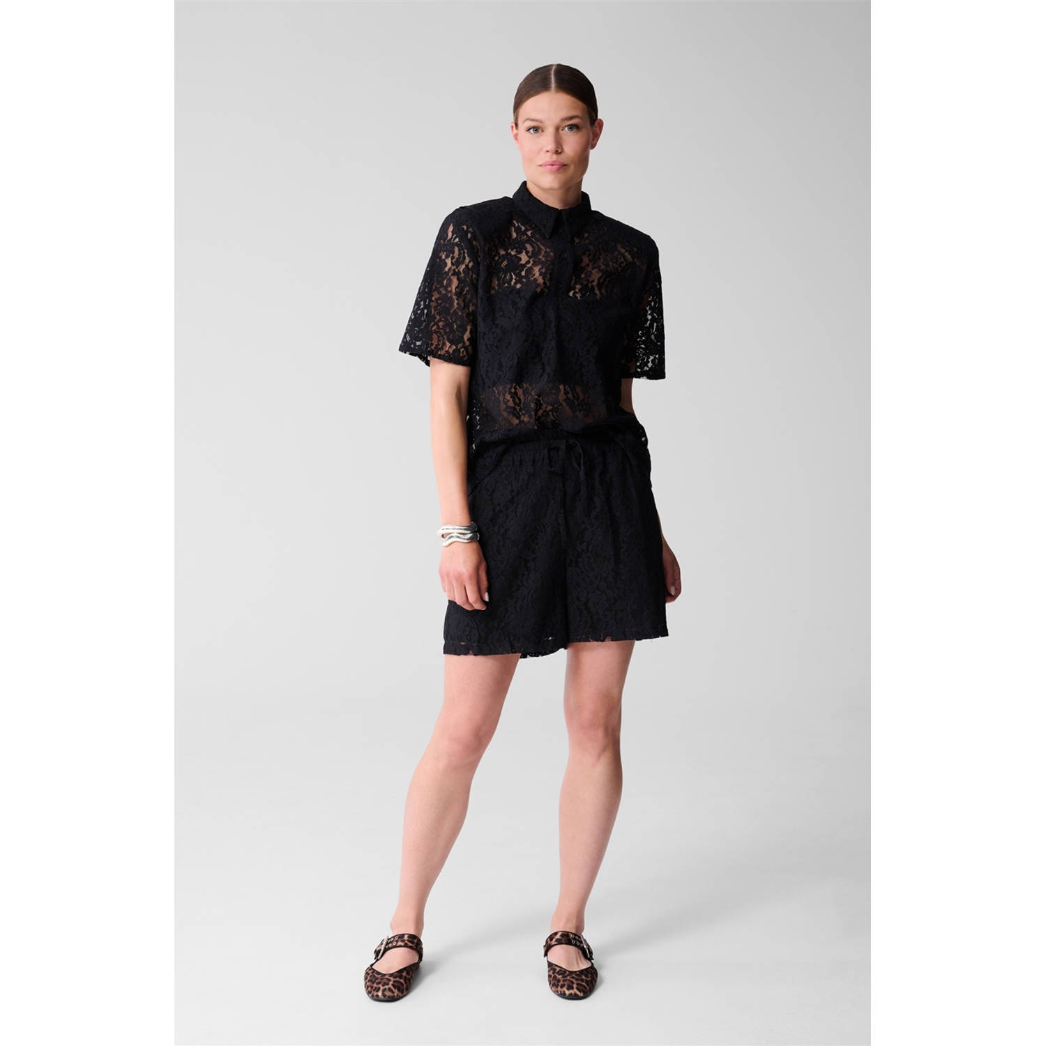 Shoeby kanten regular high waist casual short zwart