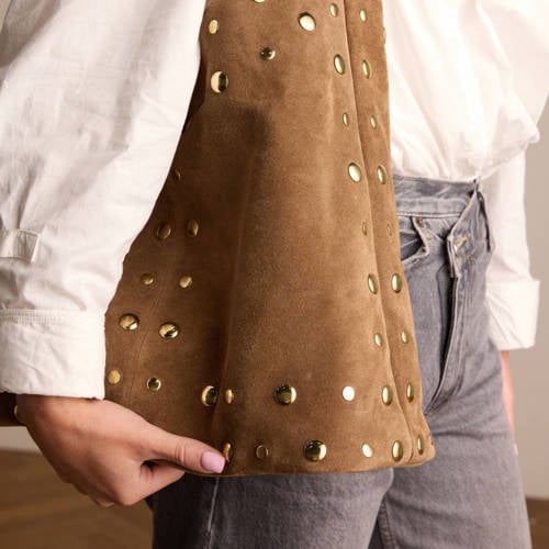 Manfield suede schoudertas met studs cognac afbeelding
