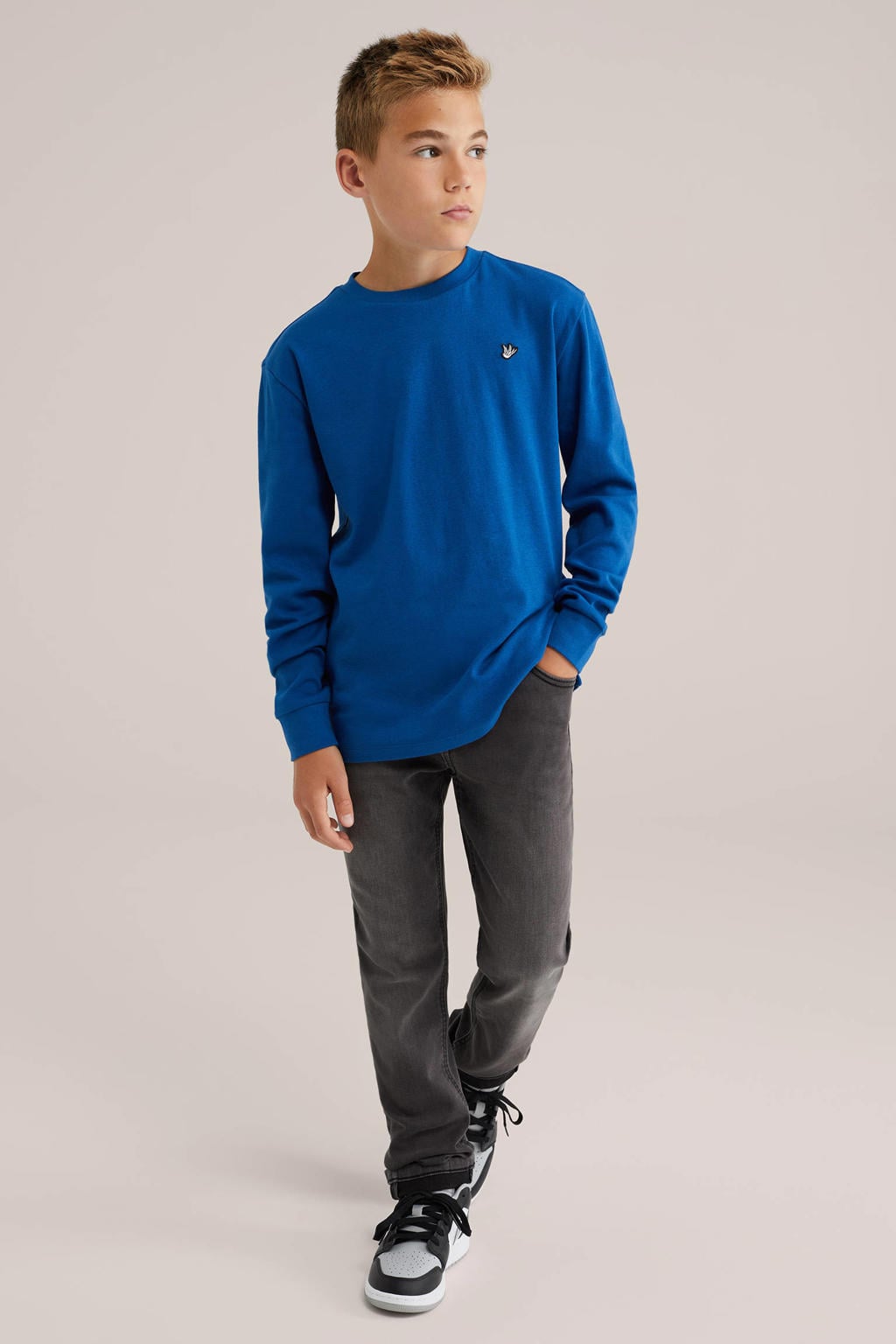 Donkerblauwe jongens WE Fashion longsleeve van katoen met effen, lange mouwen en ronde hals