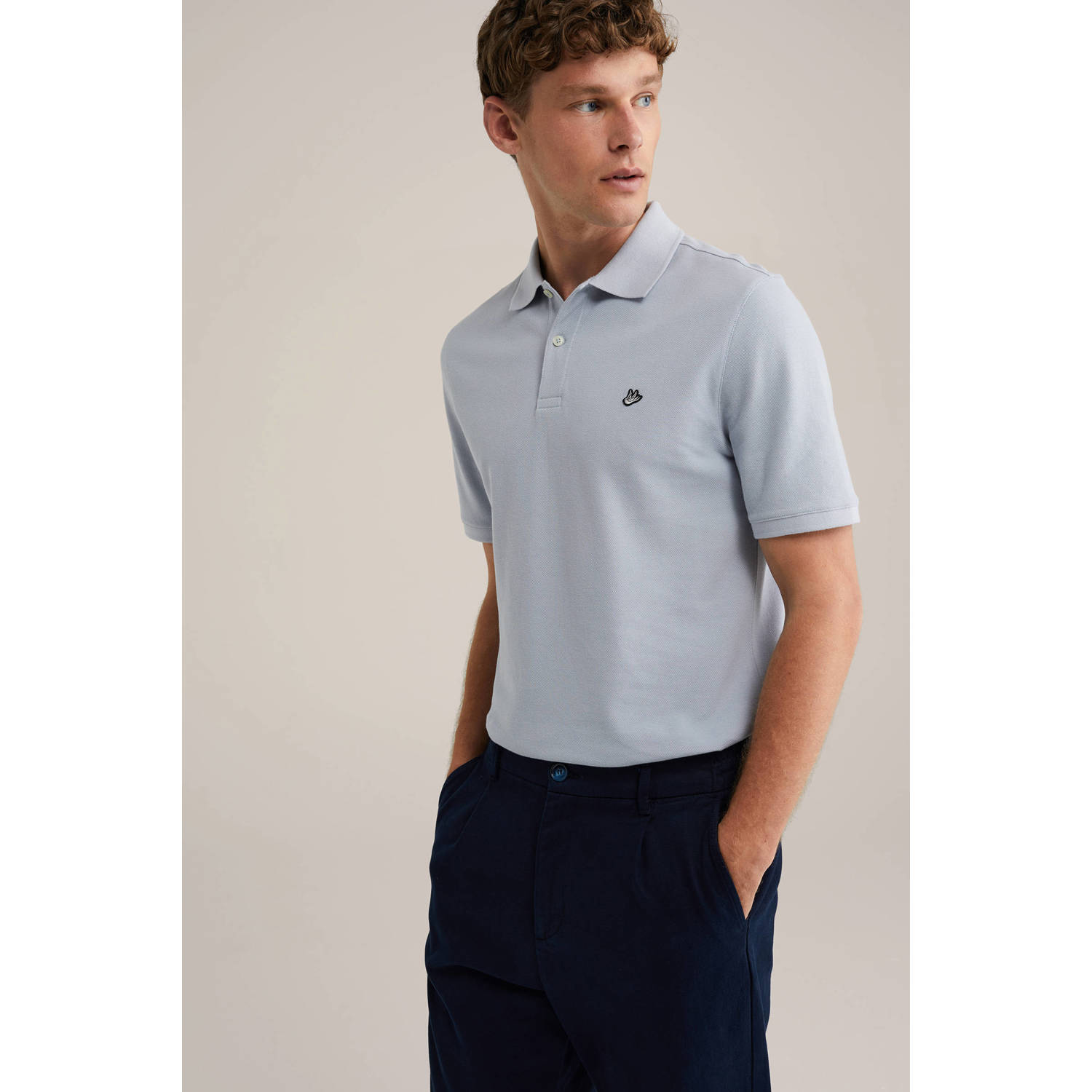 WE Fashion slim polo met textuur lichtblauw
