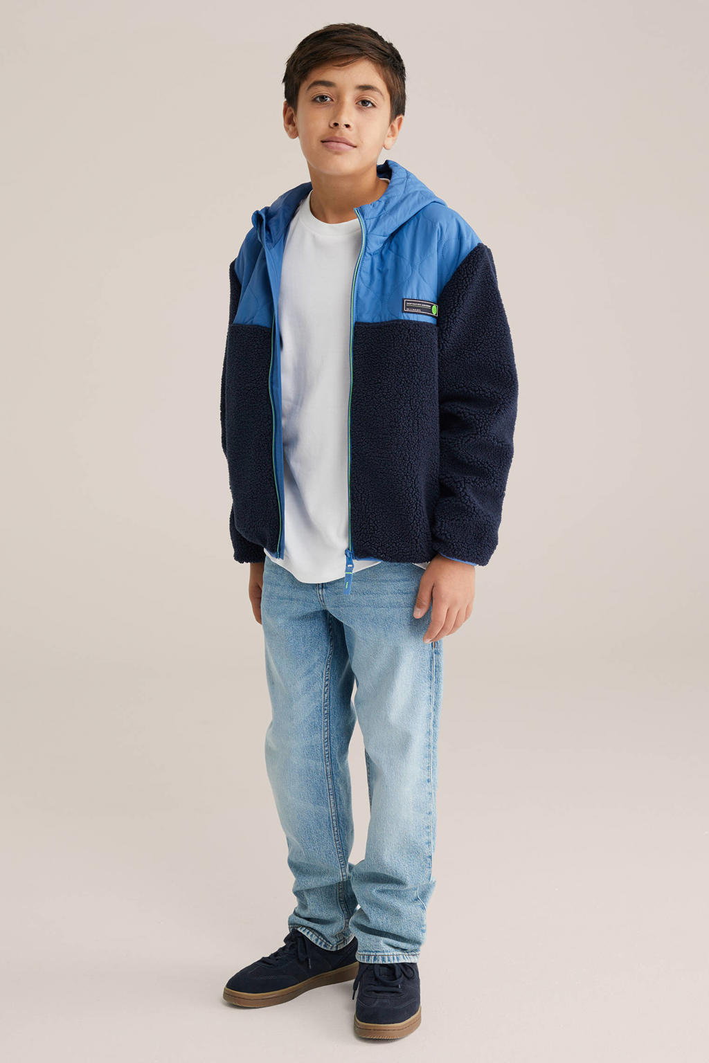 Blauwe jongens WE Fashion teddy jas van polyester met effen, lange mouwen, capuchon en ritssluiting