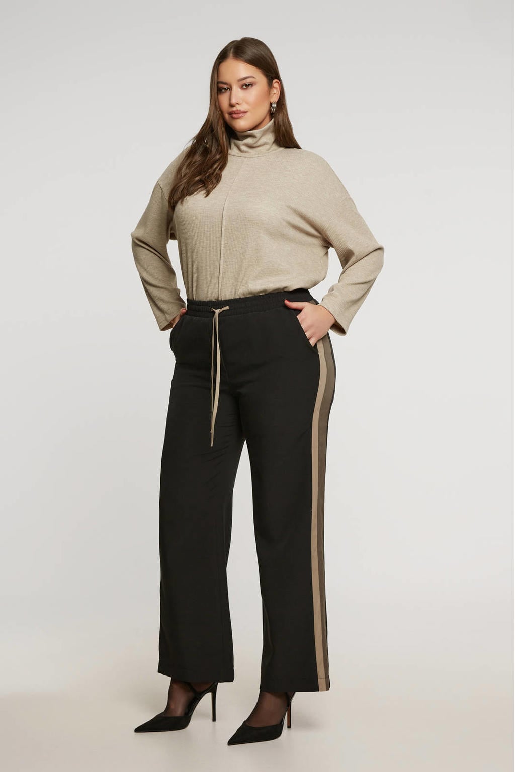 Zwart en ecru dames Mat Fashion flared regular waist broek van polyester met elastische tailleband met koord en effen