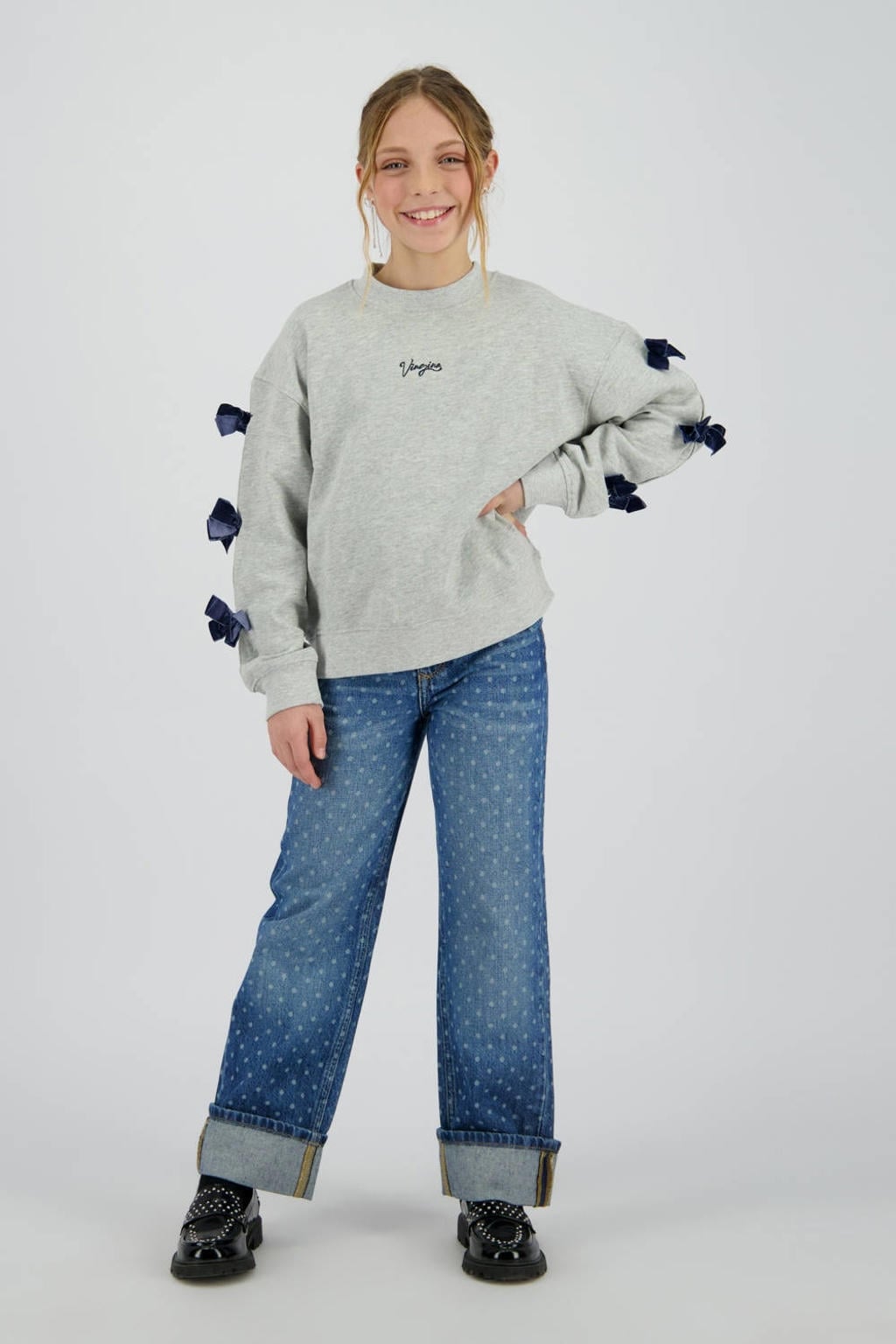 Grijs melange meisjes Vingino sweater melange van katoen met tekst print, lange mouwen, ronde hals en geribde boorden