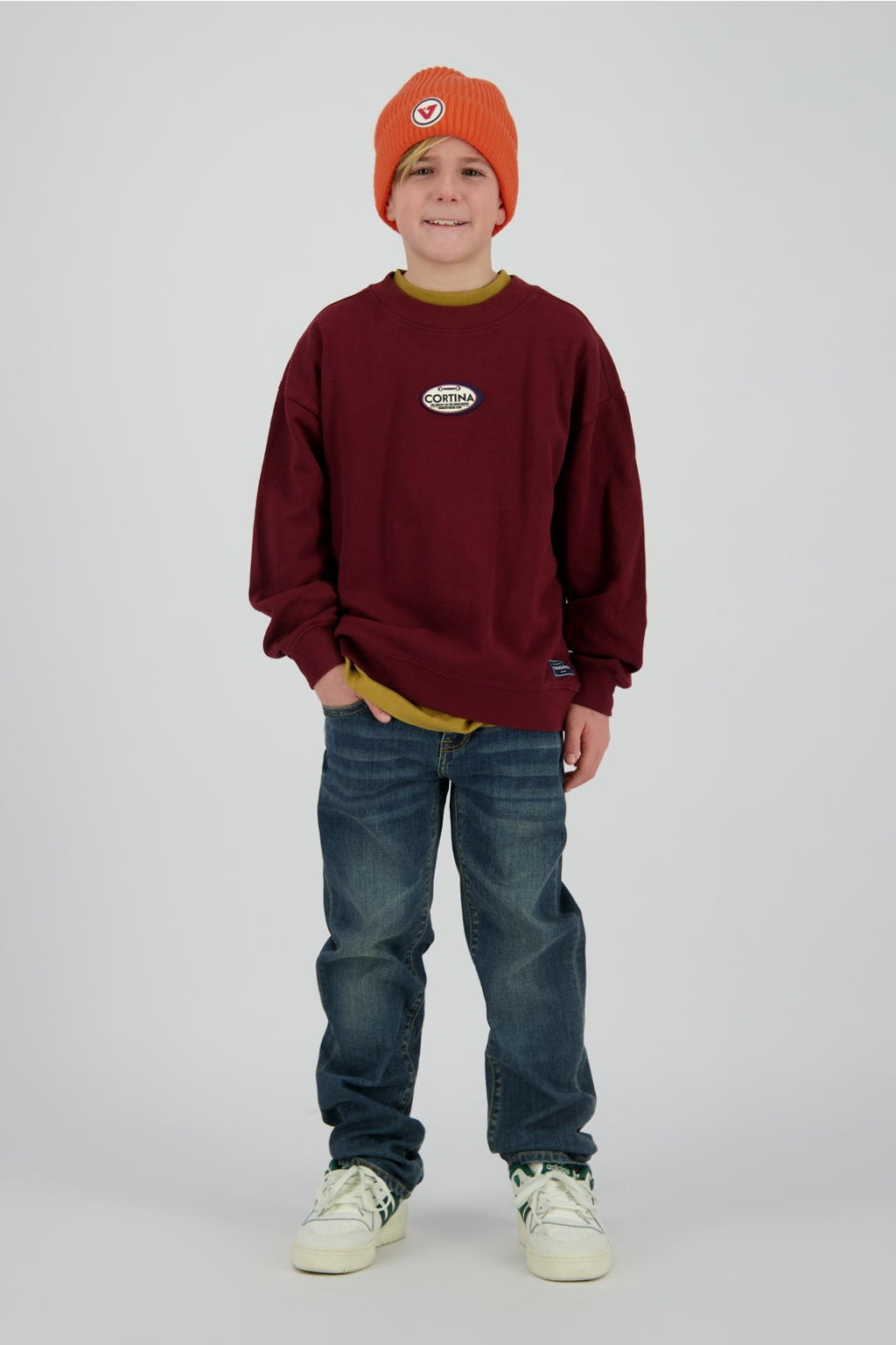 Bruine jongens Vingino sweater met backprint, lange mouwen, ronde hals en geribde boorden