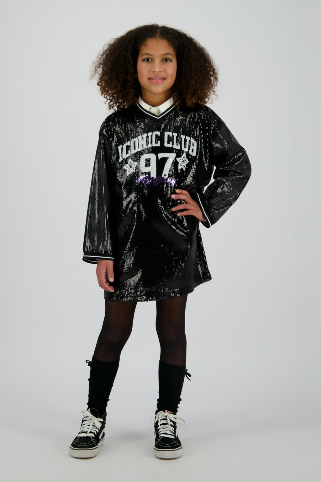 Zwarte meisjes Vingino t-shirtjurk van polyester met printopdruk, lange mouwen, V-hals en glimmend detail