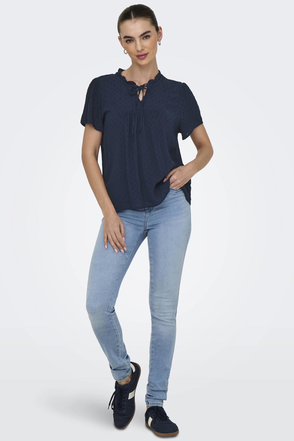 Donkerblauwe dames JDY blousetop van viscose met effen, korte mouwen, V-hals, striksluiting en geweven detail