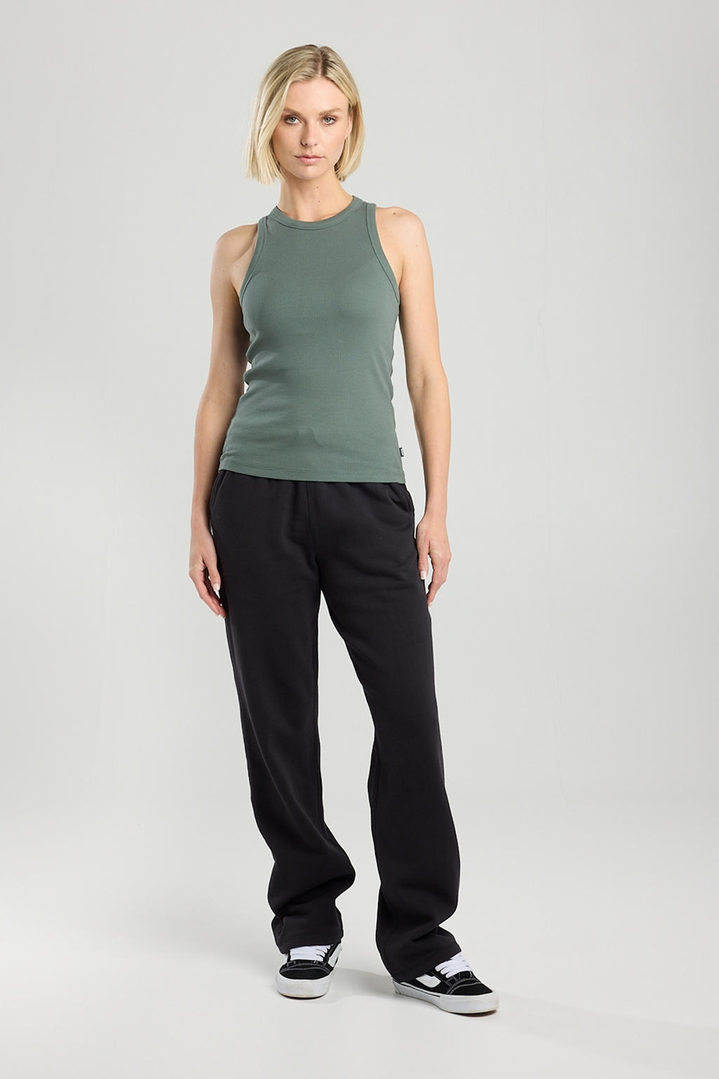 Grijsgroene dames America Today mouwloze top groen rib gebreid met effen