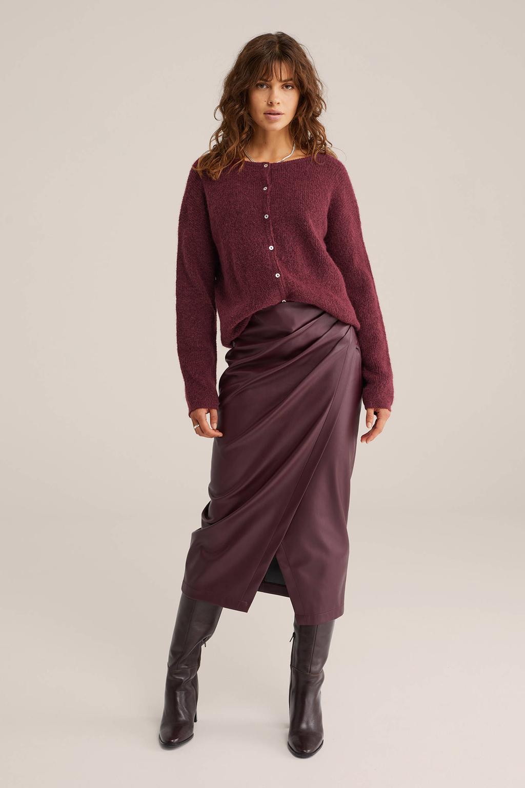 Donkerrode dames WE Fashion vest fijn gebreid met effen, lange mouwen, ronde hals en knoopsluiting