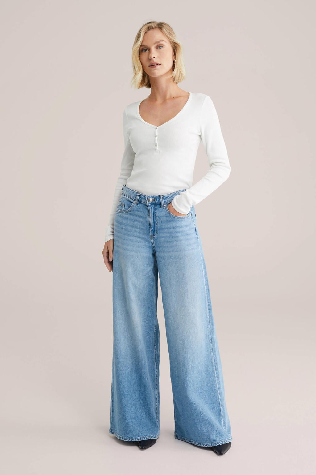 Light blue denim dames WE Fashion Blue Ridge wide leg jeans van denim met rits- en knoopsluiting en effen