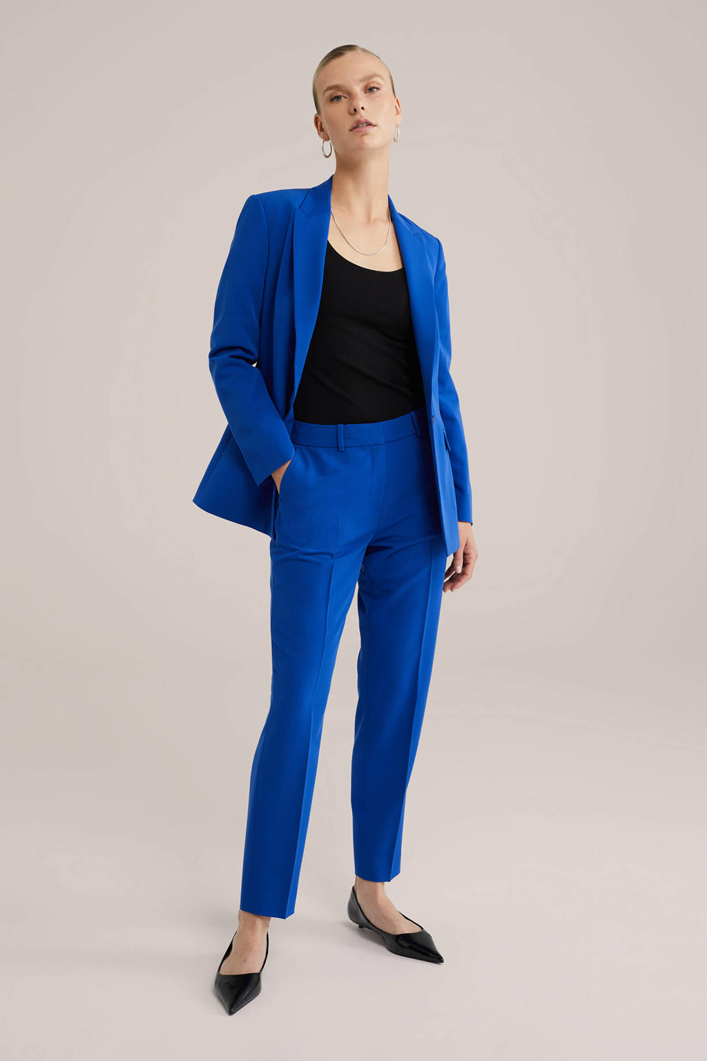 Blauwe dames WE Fashion tapered regular waist pantalon van polyester met rits, haak- en knoopsluiting en effen