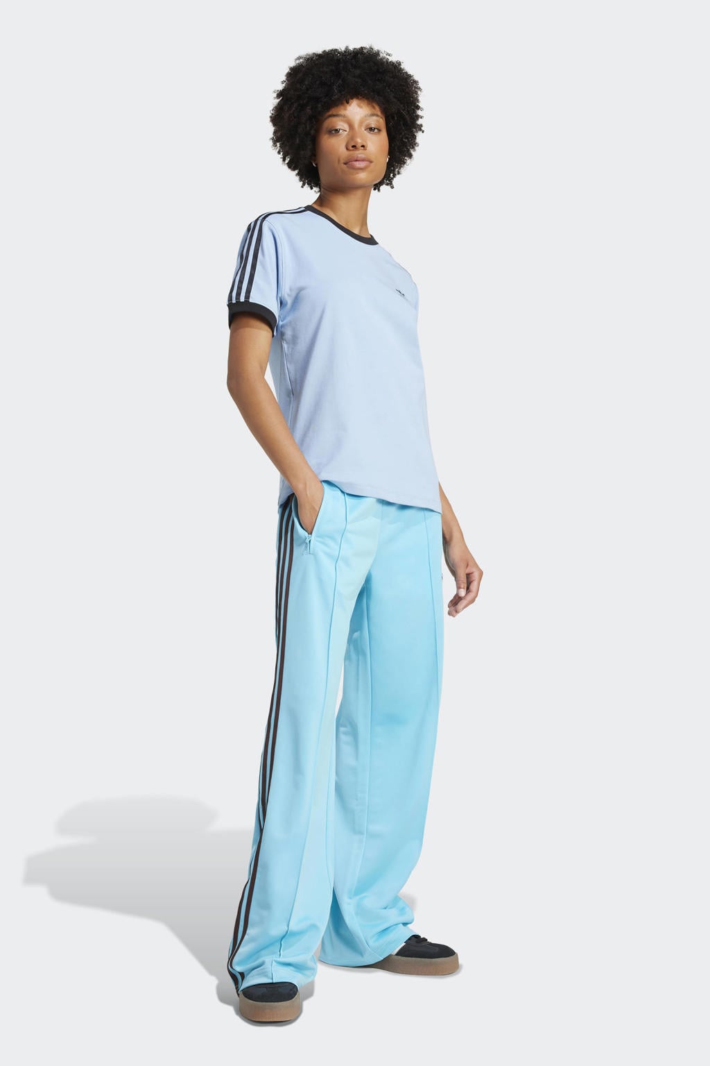 Lichtblauw en bruine dames adidas Originals trainingsbroek Firebird Loose van polyester met regular fit, regular waist en effen