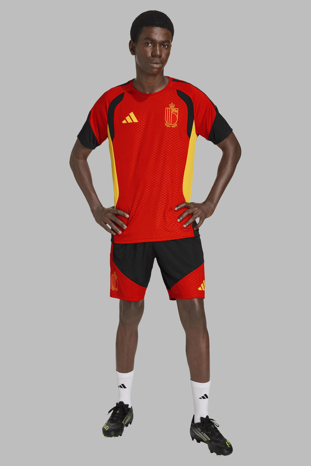 Rood, zwart en gele heren adidas Performance Senior België voetbalshirt training van polyester met korte mouwen en ronde hals
