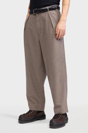 loose chino kaki