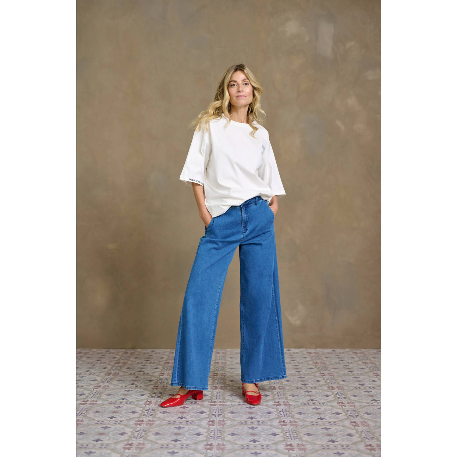 Cream straight leg jeans medium blue denim