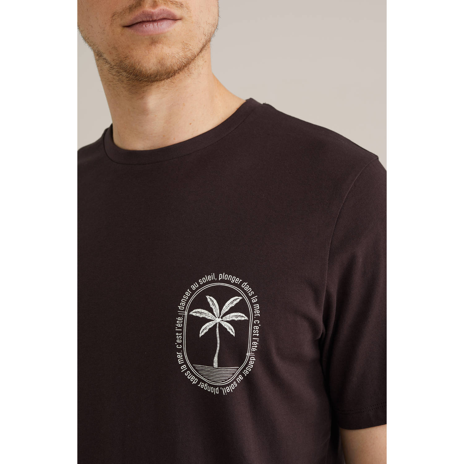 WE Fashion T-shirt donkerbruin