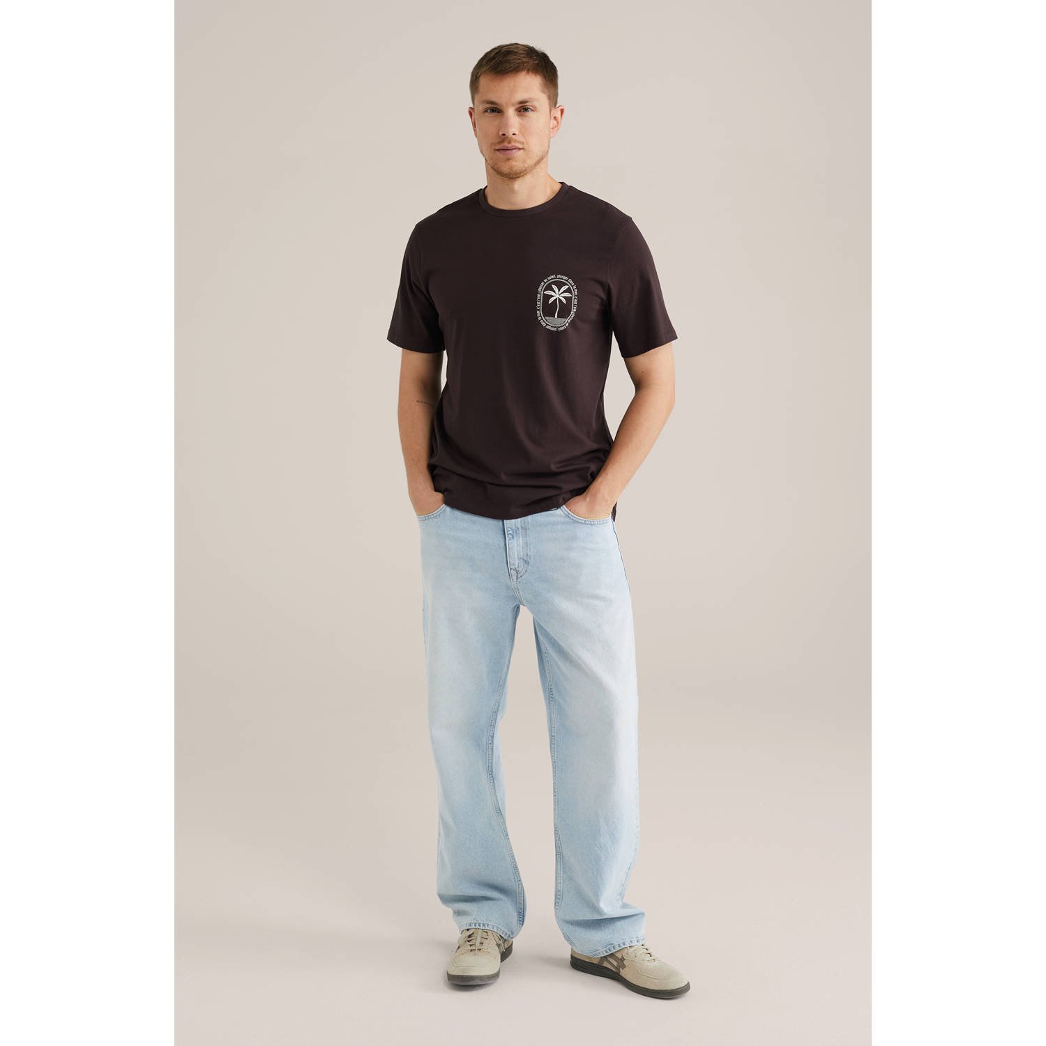 WE Fashion T-shirt donkerbruin