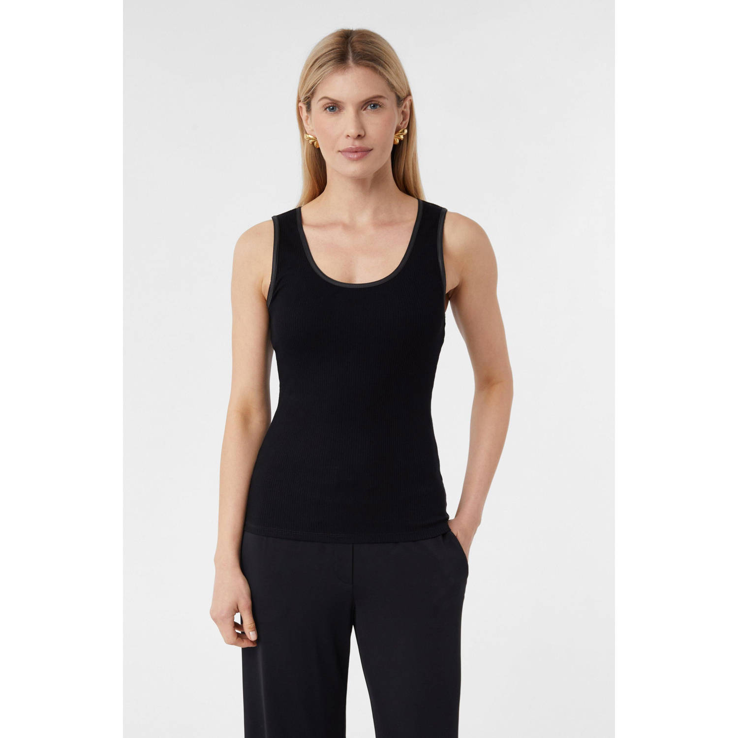 Comma mouwloze top zwart rib gebreid