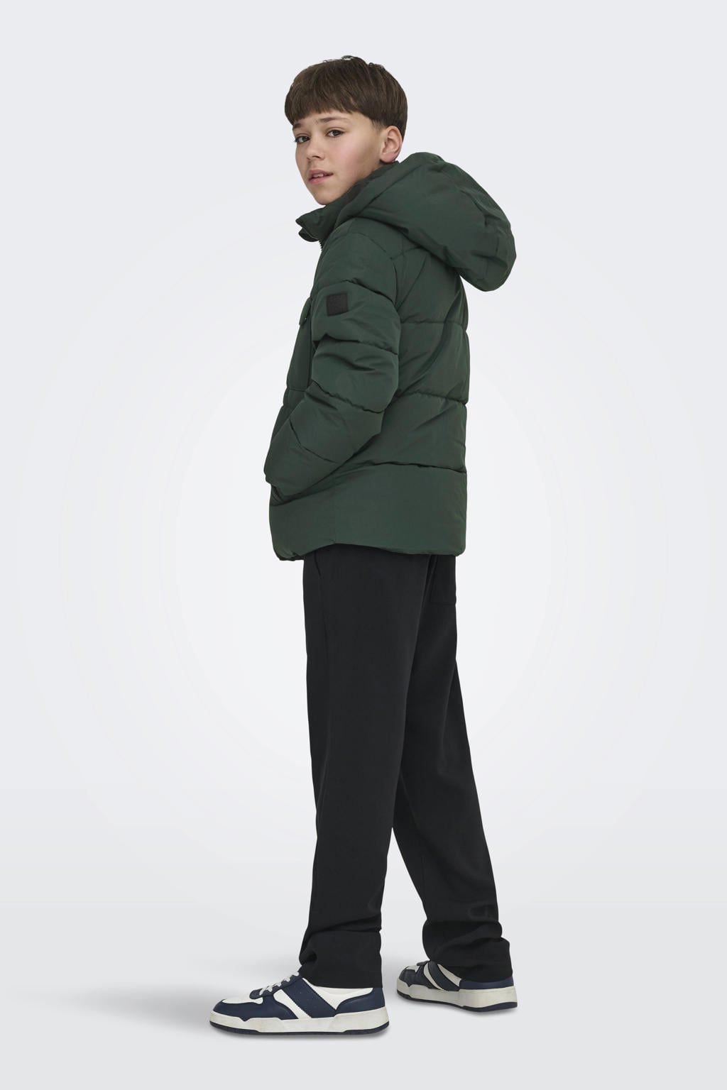 Donkergroene jongens ONLY & SONS JUNIOR gewatteerde jas van polyester met effen, lange mouwen, opstaande kraag en ritssluiting