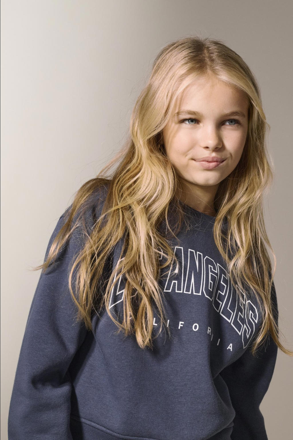 Donkerblauwe meisjes KIDS ONLY GIRL sweater met tekst print, lange mouwen, ronde hals en geribde boorden