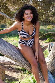 thumbnail: BEACHWAVE Curve voorgevormde beugel bikinitop taupe/zwart